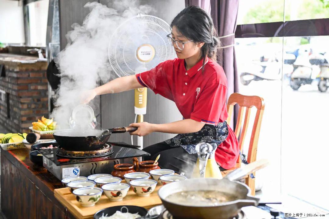 全网追的“扁担女孩”，找了一份暑假工，时薪12元 - 宣城生活资讯 - 宣城28生活网 xuancheng.28life.net
